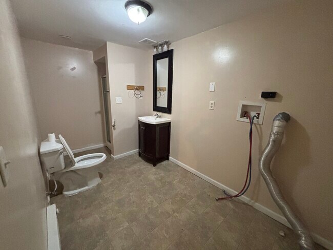 Building Photo - 211 Mallard Ln