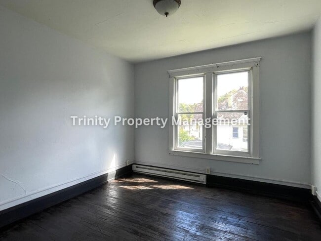 Building Photo - 103 Grove Ave