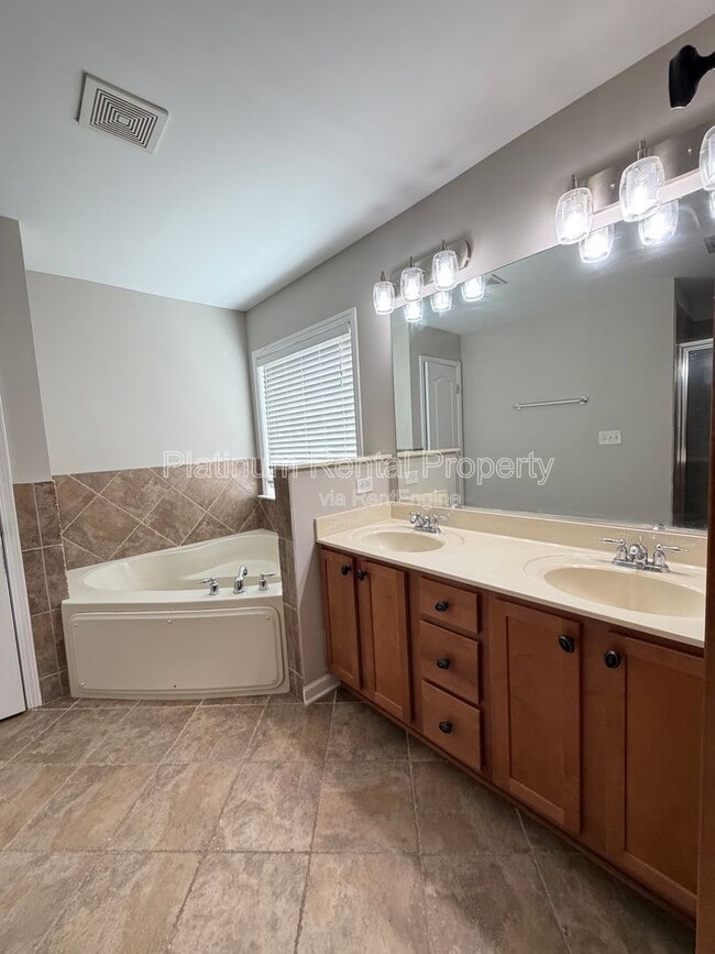 Building Photo - 5555 Falls Landing Dr