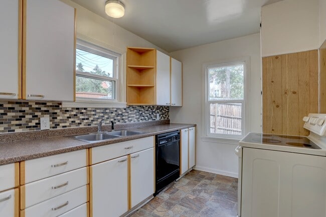 Building Photo - 1902 Washington Ave