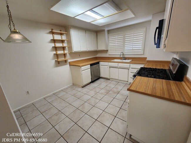 Building Photo - Arcadia 3 Bedroom Townhouse