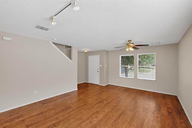 Building Photo - 2316 White Oak Dr