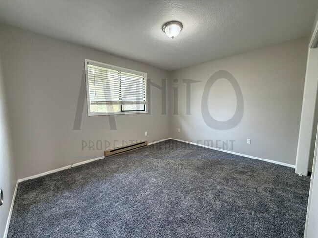 Building Photo - Nora Duplex*