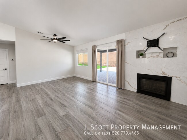 Building Photo - 6531 N 83rd Ln