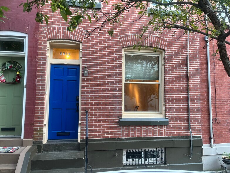 Primary Photo - 2518 Meredith St