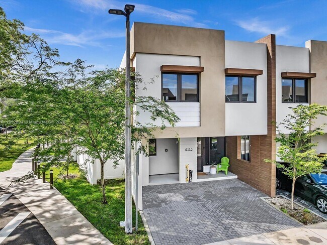Building Photo - 4110 N Oak Pl