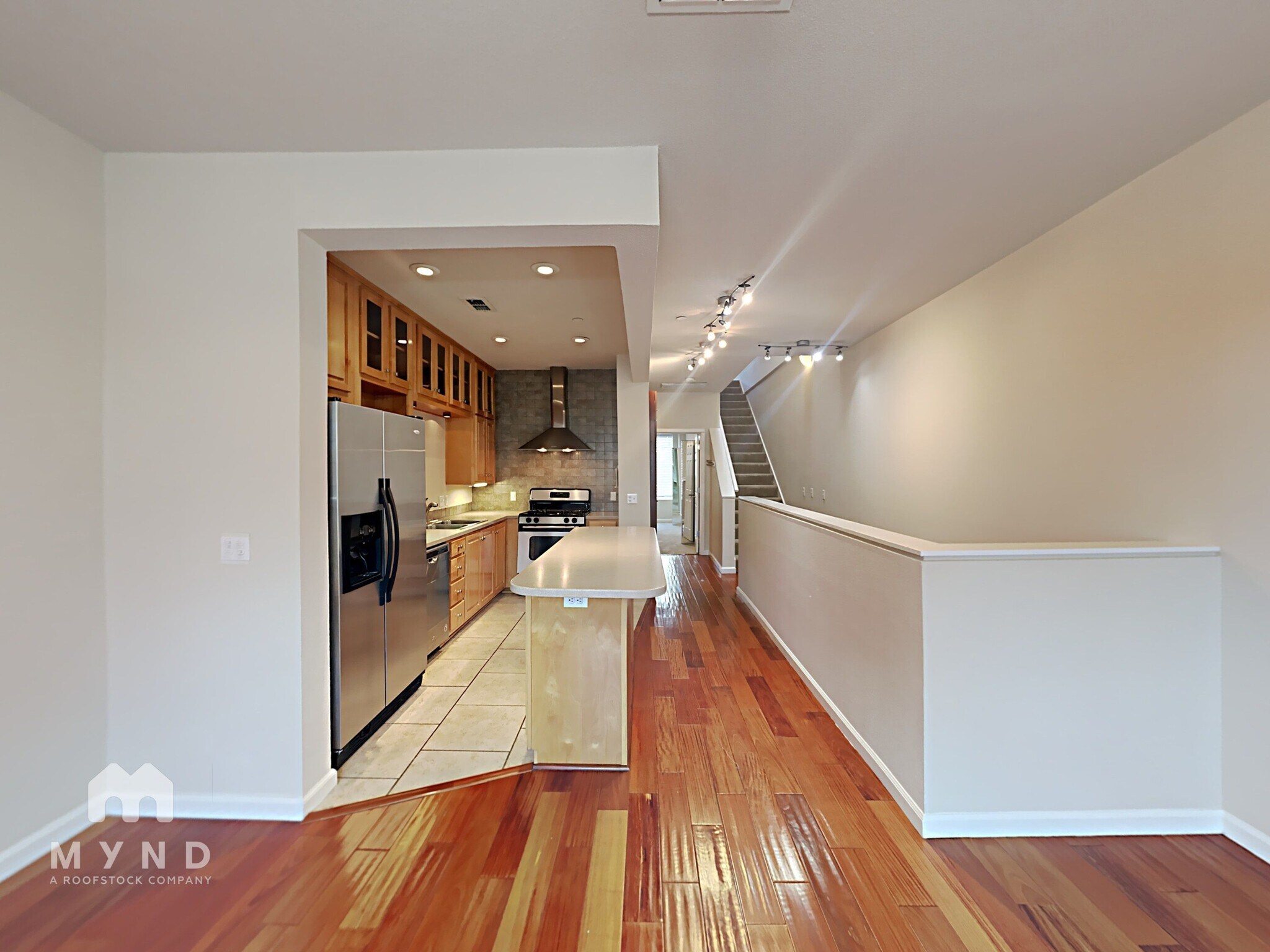 Building Photo - 425 Harriet Ln