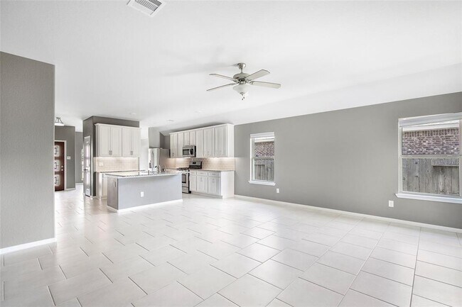 Building Photo - 18115 Van Berkel Ln