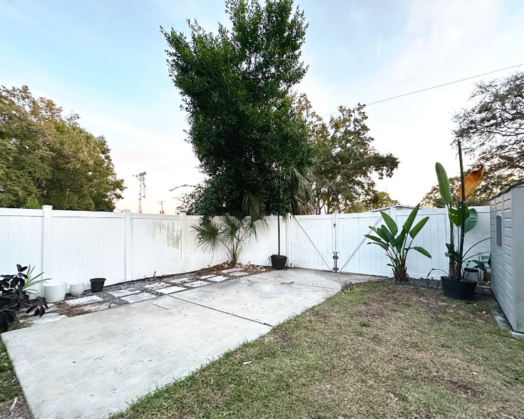 Building Photo - 1736 W Walnut St