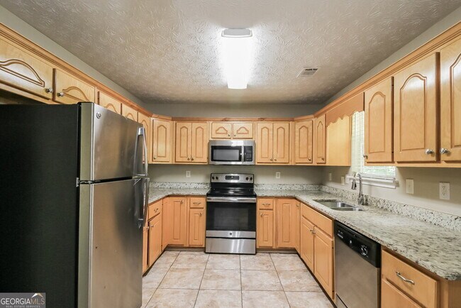 Building Photo - 60 Hunters Ridge Ct