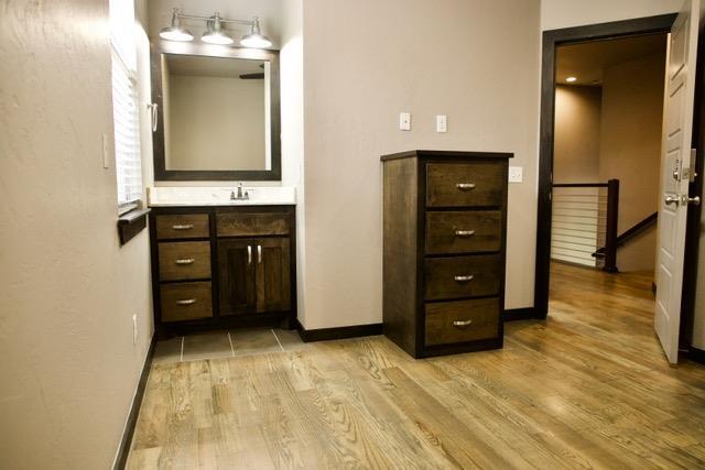 Building Photo - 705 S Jenkins Ave