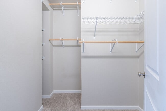 Building Photo - 6879 Daniel Defoe Dr