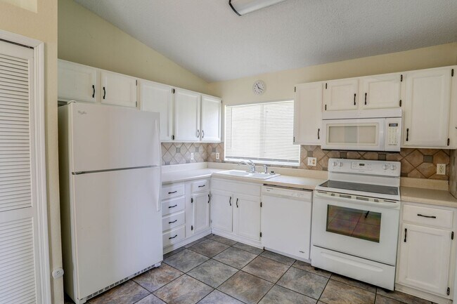 Building Photo - 1057 Kelsey Ave