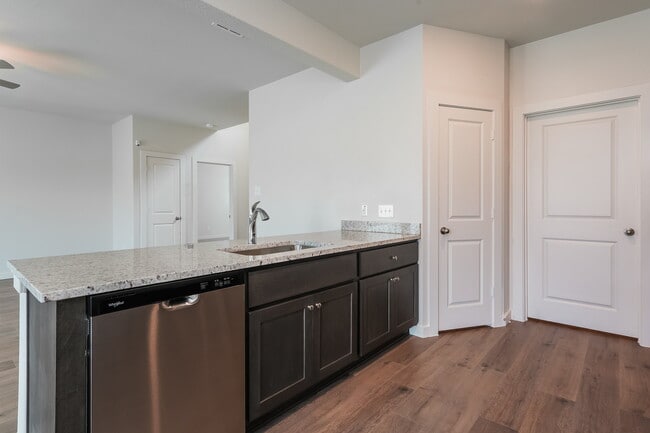 Building Photo - 1533 Woodwinds Dr