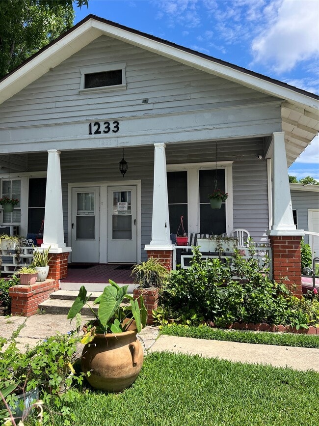 Building Photo - 1233 Morris St