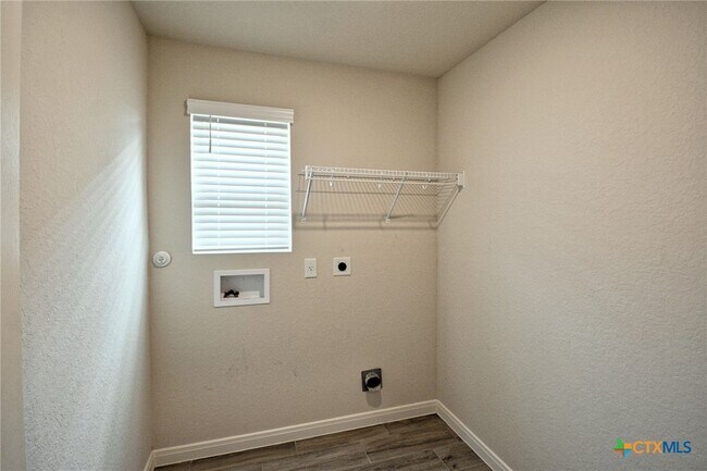 Building Photo - 528 Willow Valley St