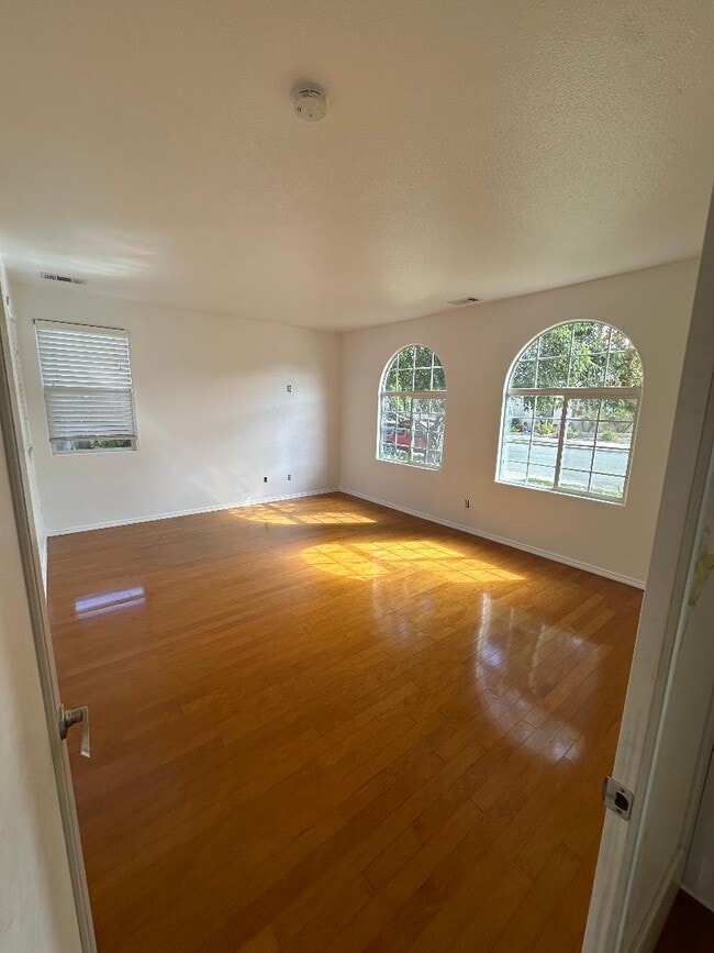 Building Photo - 1815 Rosita Ave