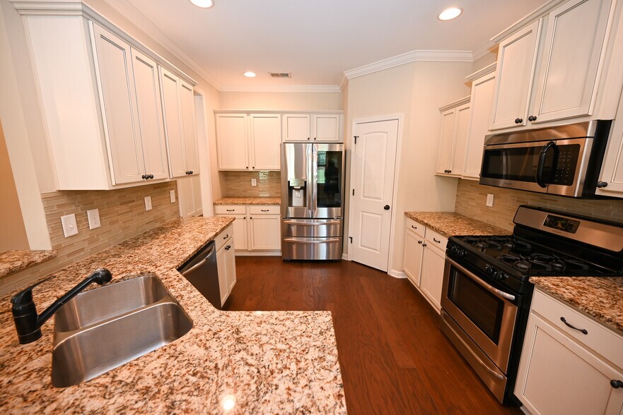 Building Photo - 2050 Covey Dr