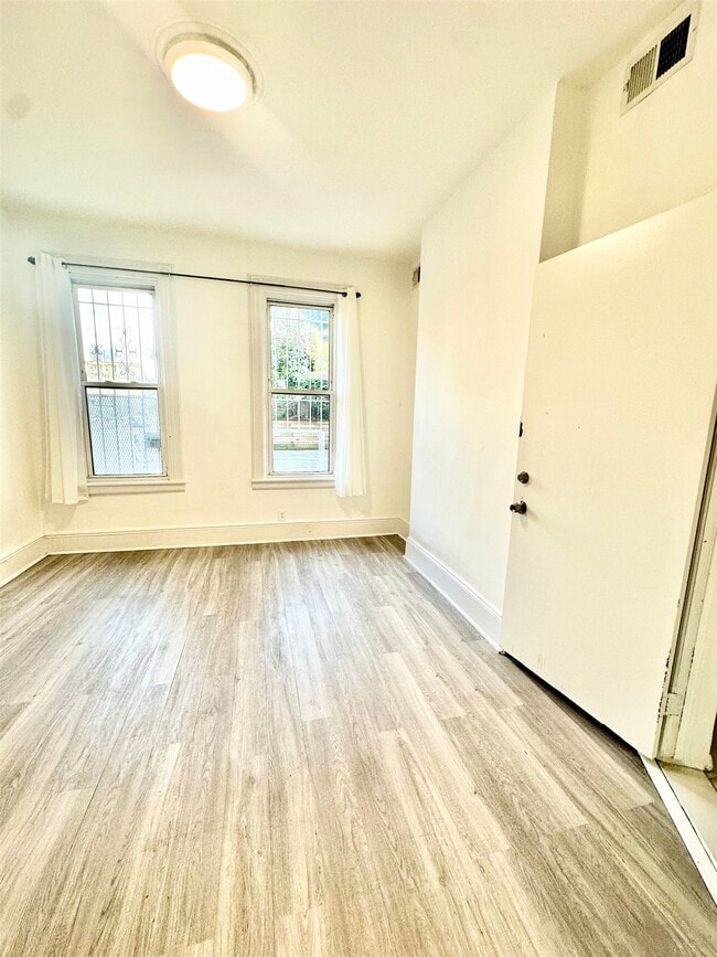 Building Photo - 356 Liberty Ave