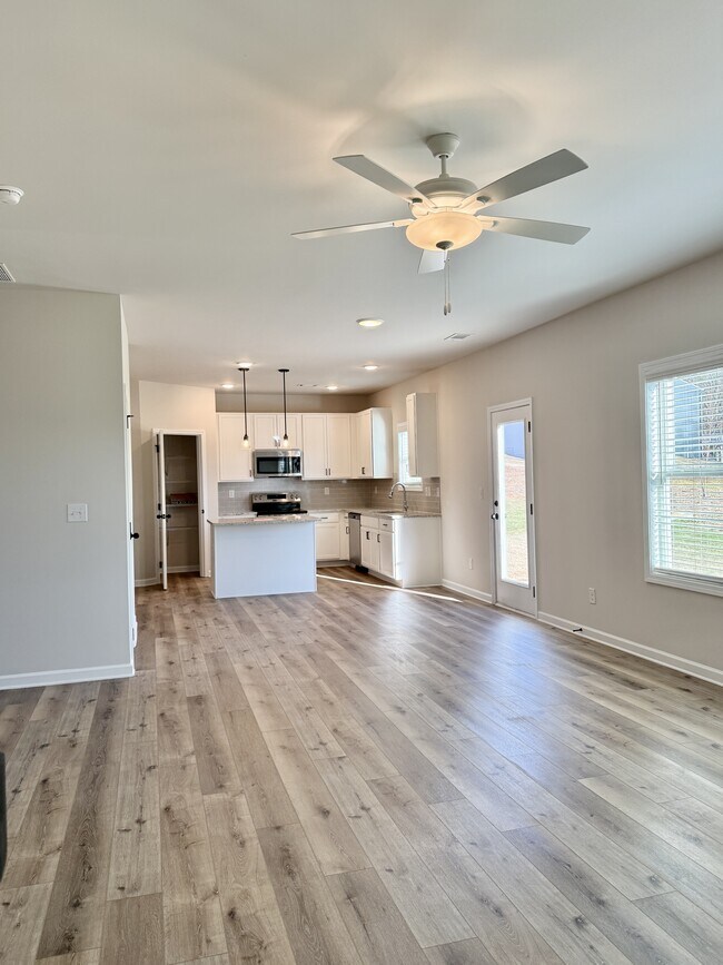 Building Photo - 401 Fox Crk Dr