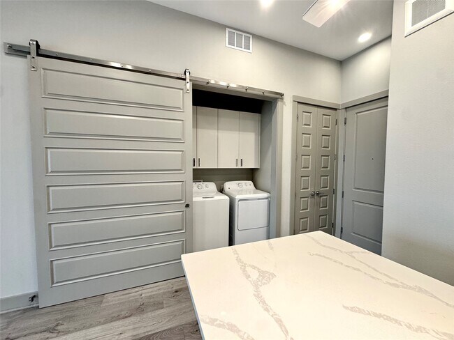 Building Photo - 401 W 25th St