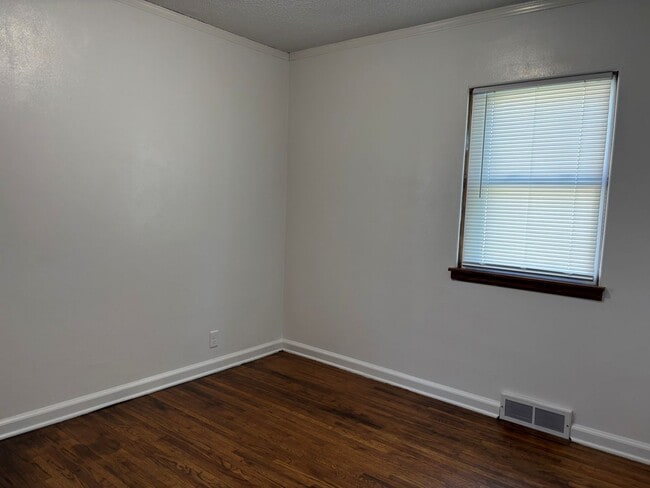 Building Photo - 2 bedroom house in Waterloo