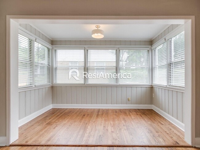 Building Photo - Beautiful 2BR/1B home in a peaceful neighb...