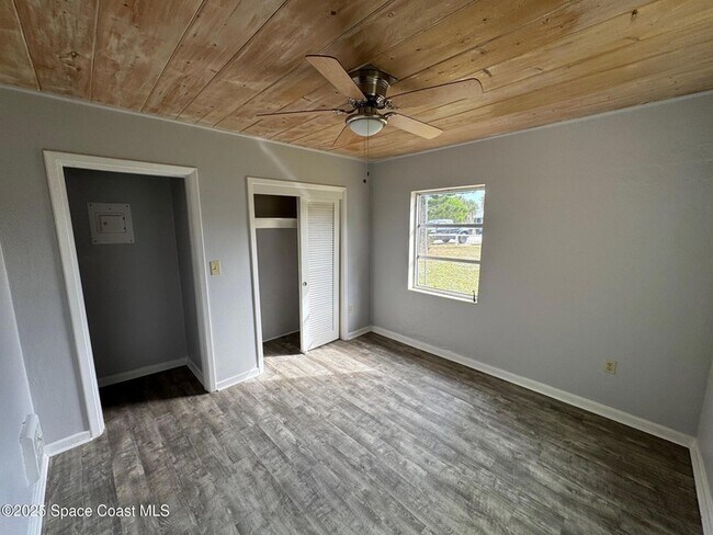 Building Photo - 2095 Pineapple Ave