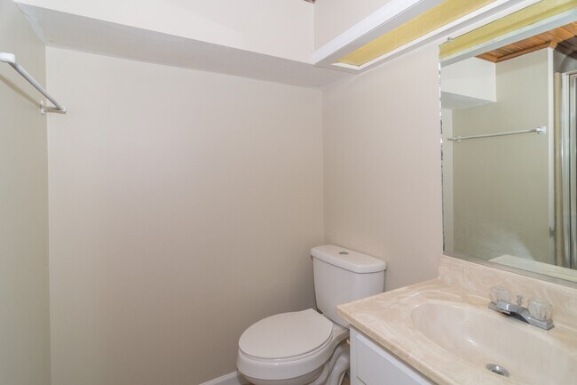 Building Photo - 2519 Forest Home Rd