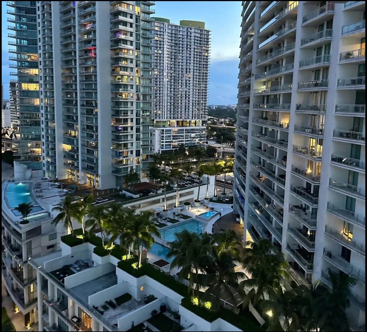 Building Photo - 350 S Miami Ave