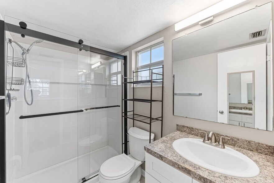 Building Photo - 1514 Edgewater Cir
