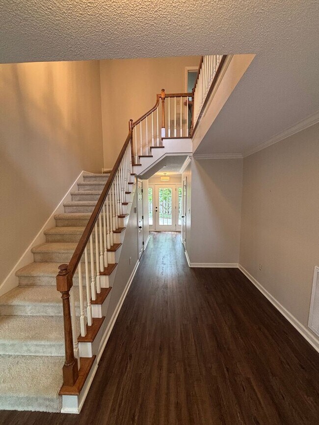 Building Photo - West Knoxville Townhouse
