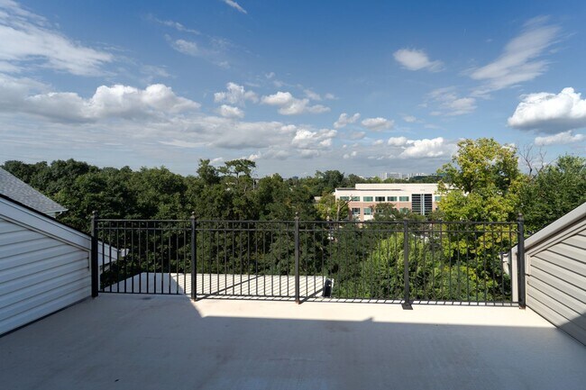 Building Photo - 10225 Hilltop Ascent Dr