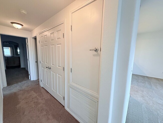 Building Photo - GREAT SUMMERLIN CONDO IN GATED COMMUNITY!!