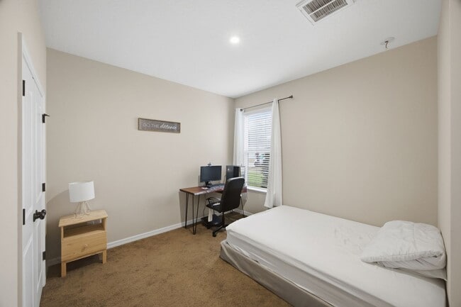 Building Photo - Resort Style Amenities near Gulf Beaches