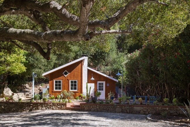 Primary Photo - Ojai Mountain Hideaway!
