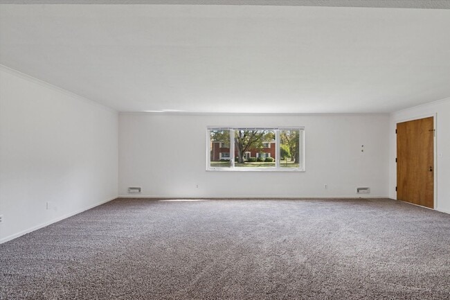 Building Photo - 2127 Collinway St