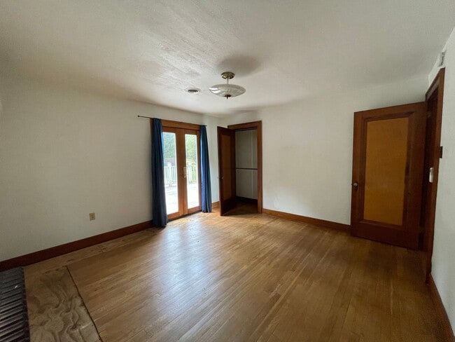 Building Photo - Spacious 3 Bedroom Single Family Home with...