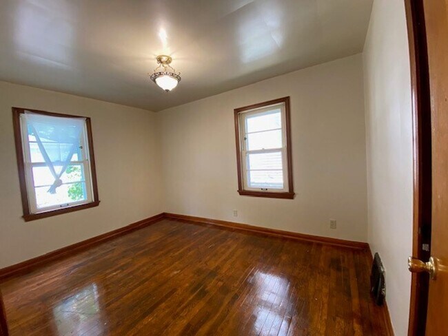 Building Photo - 114 Beck Ave