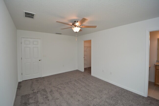 Building Photo - "Charming 3-Bedroom Duplex with Granite El...