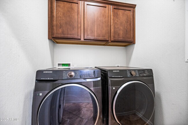 Building Photo - 2236 W Davis Rd