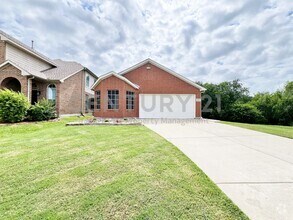 Building Photo - Well Maintained 4/2/2 Nestled on Cul-De-Sa...