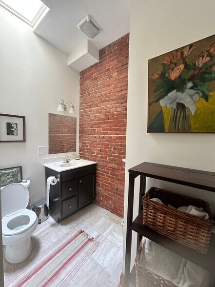 Building Photo - 218 3rd St