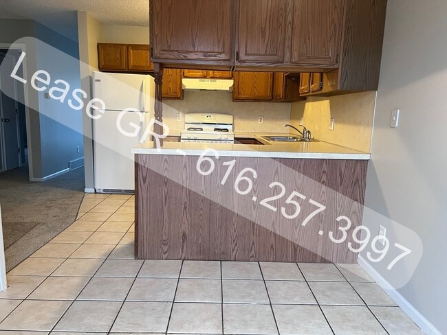 Building Photo - Recently Updated 4 Bedroom Duplex!