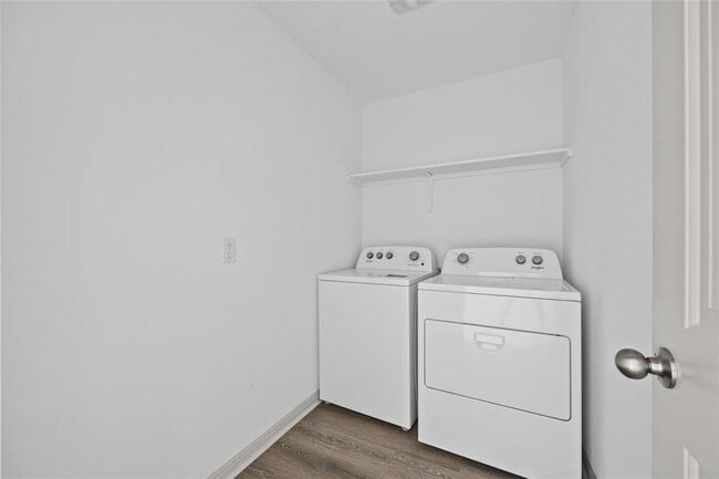 Building Photo - 212 Sweetwater Crk Ln