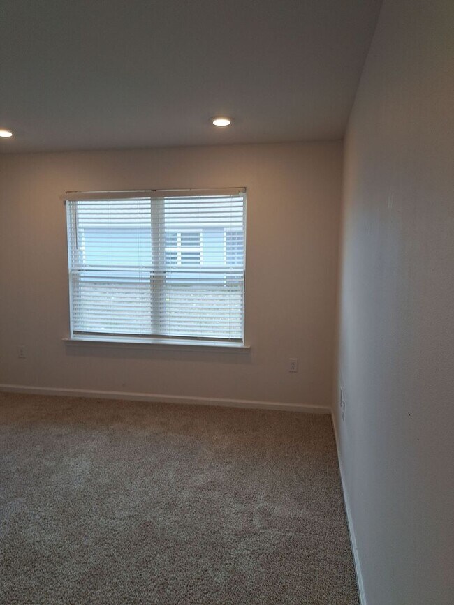 Building Photo - 4012 Millicent Ln