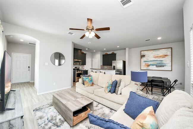 Building Photo - 13323 Colina Mdws Ln