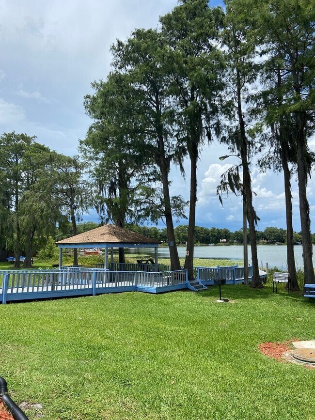 Building Photo - Two bedroom & Two bathroom Condo with balcony and laundry facilities