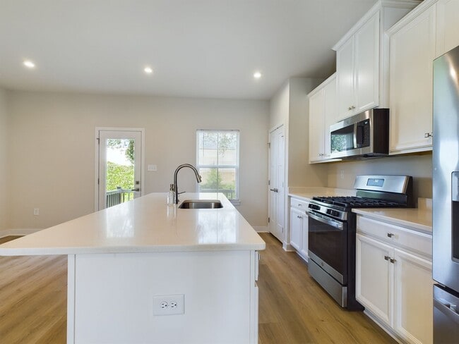 Building Photo - 301 W 20th St