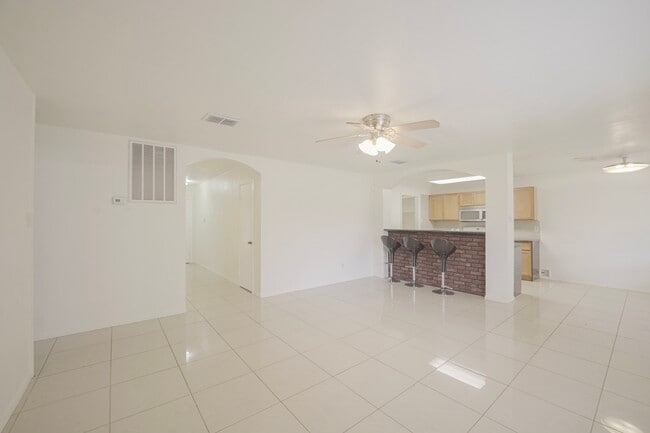 Building Photo - 9811 Mango St